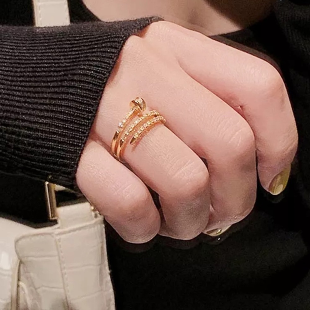 💋💄18k Gold Polymer Sparkling Zircon Swirl Nail Ring - Picture 4 of 17